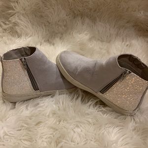 Dolce Vita ankle boots for kids. Size three